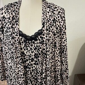 Thalia Sodi Black and Cream Leopard Print Robe